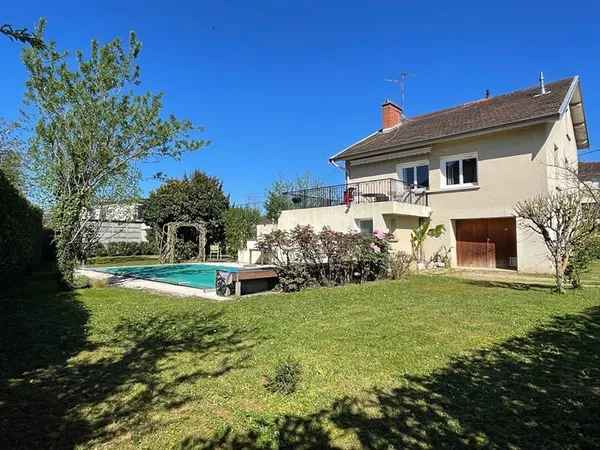 Bourg sud maison de 132 m² + appartement T2