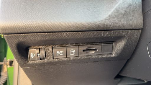 Peugeot 308 1.6 PureTech 180 Hybrid EAT8 - Allure Pack – 2022 – 42191 km – Hybride rechargeable – Boîte Automatique — photo 38