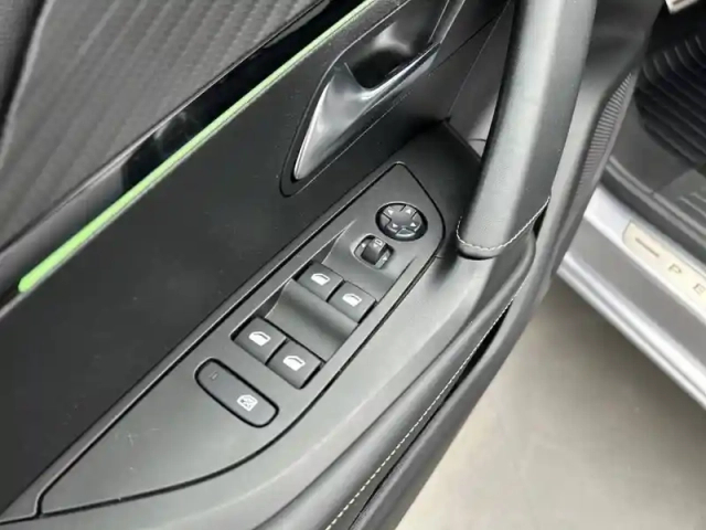 Peugeot 2008 puretech 130 s&amp;s eat8 — photo 18
