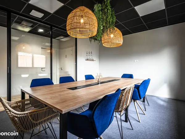Bureau meublé à louer de 13,5 m2