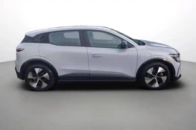 Renault Megane e-tech ev40 130ch standard charge — photo 7