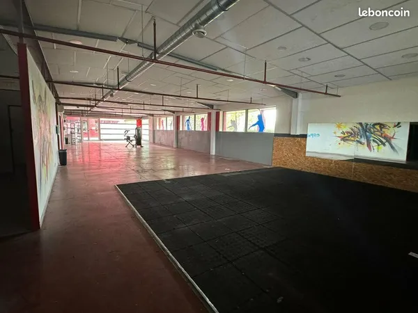 Local commercial 330 m² VILLENAVE-D'ORNON