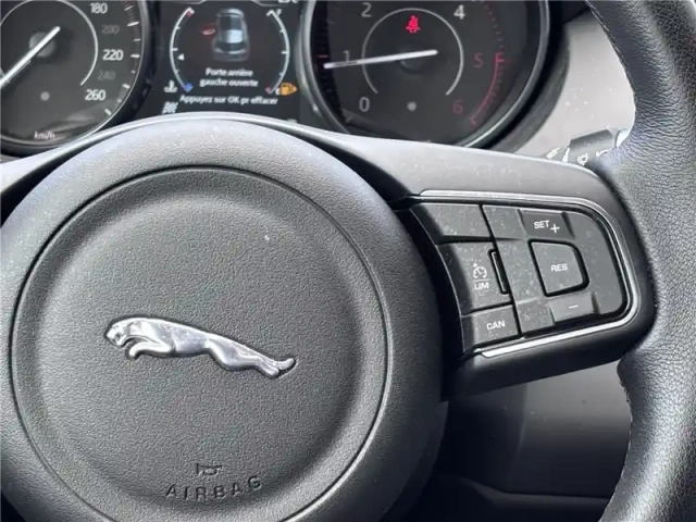 Jaguar E-Pace 2.0 d - 150 ch awd bva — photo 21