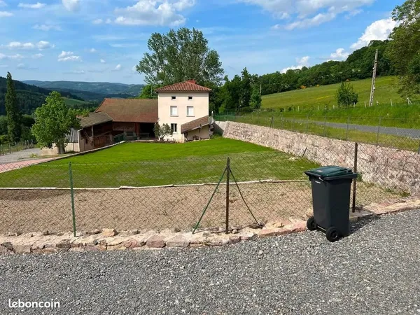Maison 140m2 isolée 6 hectares Dépendances 500m2