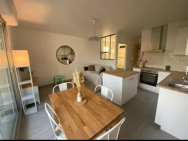 Loue appartement 32m² Biarritz centre avec parking privé et balcon sur cour bail mobilité
