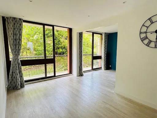 Fontenay-Le-Fleury, Appartement de 3/4 pièces avec balcon