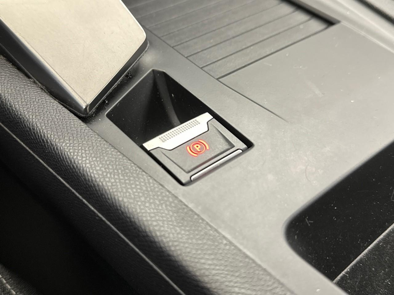 Peugeot 308 puretech 130ch s&s eat8 active pack — photo 32
