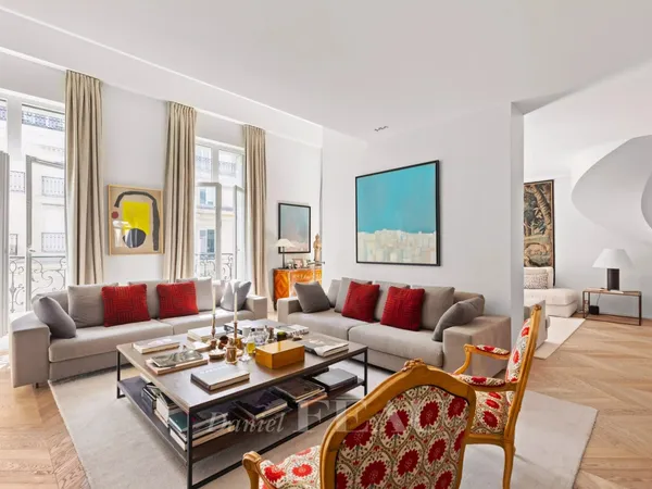 Paris VIIIe - Triangle d'Or/Montaigne - Duplex dernier étage rénové - 180 m² - 2 suites et un bureau