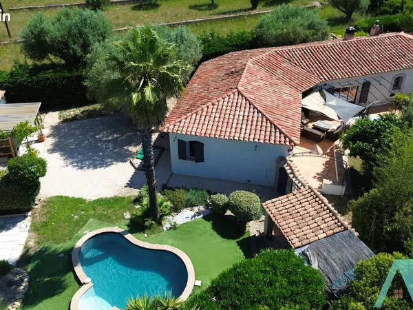 Propriété 5 pièces 147 m²