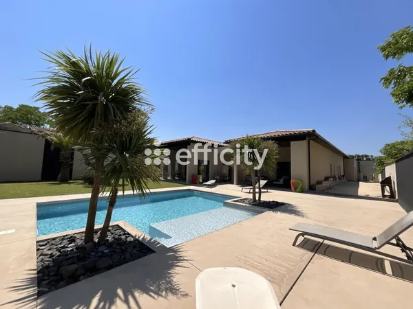 Maison 9 pièces 219 m²