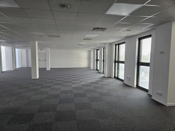 Local professionnel 235 m²