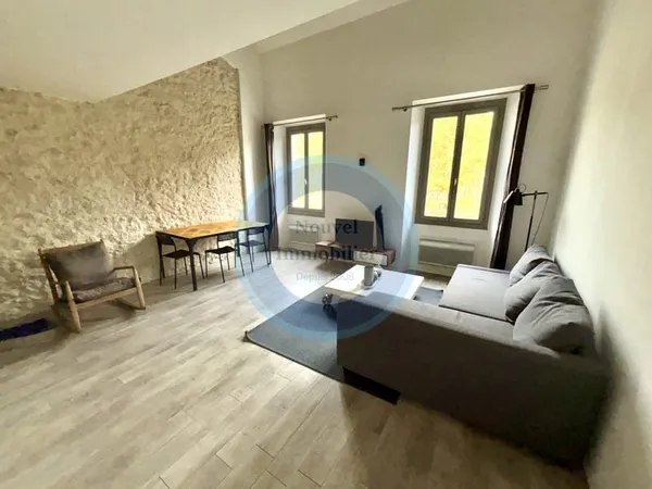 Duplex T2 rénové au dernier étage, proche Musée Picasso