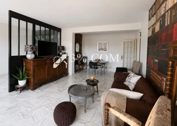 Grand 3 pièces de 92 m2 Centre-ville de Draguignan Derni