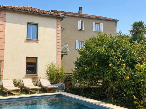 Superbe maison avec piscine et dépendance