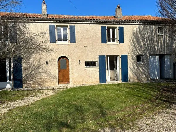 Longère en pierre rénovée de 141 m² - 4 chambres - Terrain de 750 m²