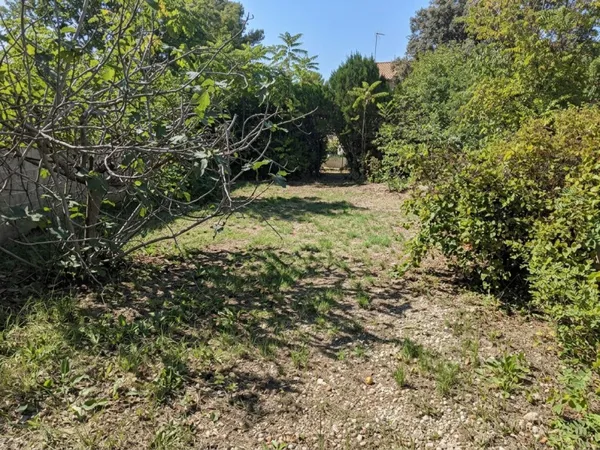 Terrain 496 m²