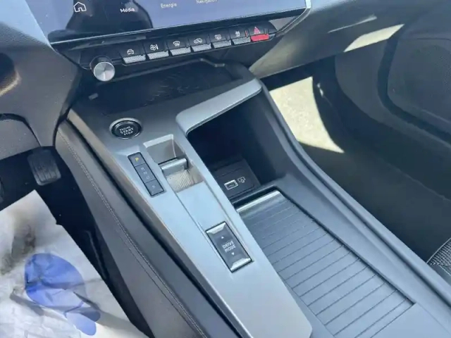 Peugeot 308 phev 180 e-eat8 — photo 41
