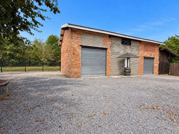 Local d'activité 105 m²