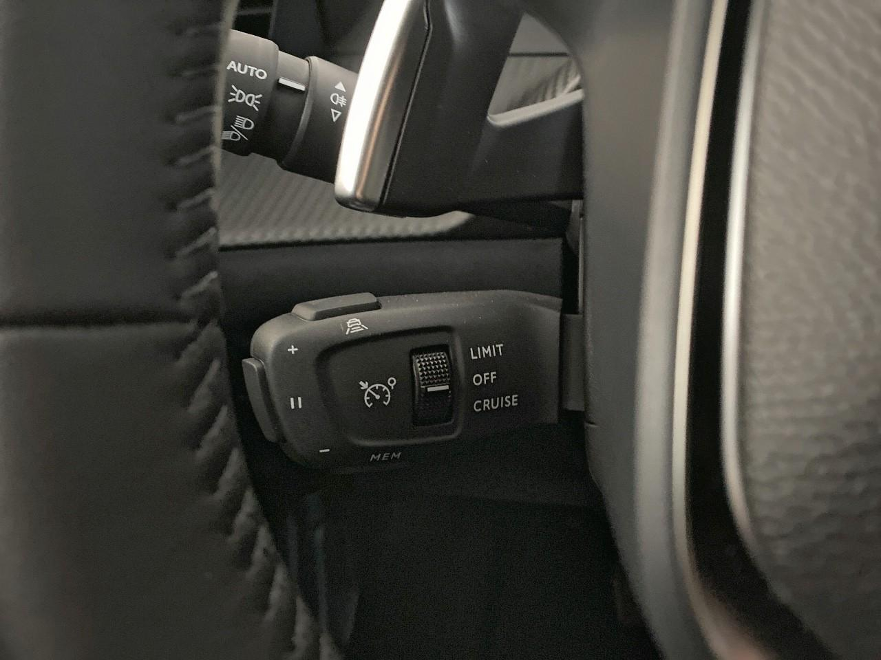 Peugeot 2008 hybrid 145 ch e-dcs6 allure — photo 20