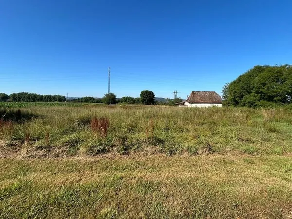 Terrain 1344 m²