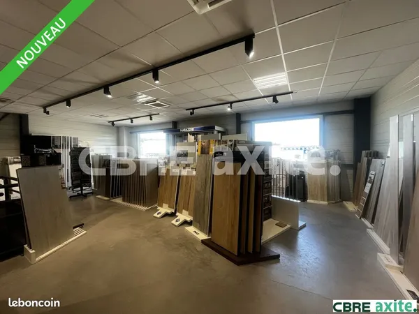 LOCAL COMMERCIAL 515 m² LES ABRETS