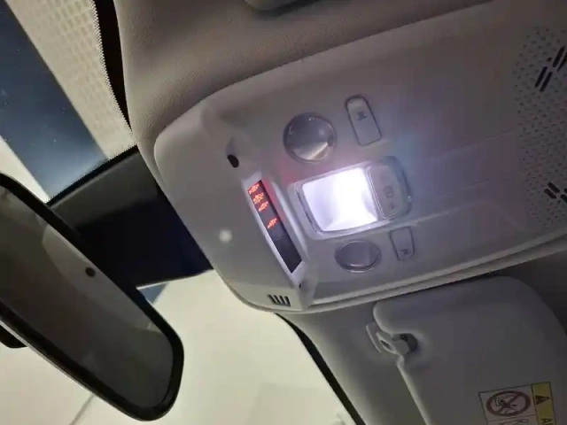 Peugeot 2008 puretech 100 s&amp;s bvm6 — photo 29