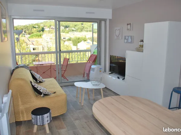 🏡 Studio rénové avec balcon, parking et cave - Vue dégagée sur la baie de Tamaris