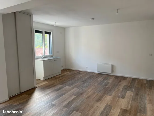 Maison rénovée 3 chambres à louer - jardin 309 m² - Le Poiré-sur-Vie