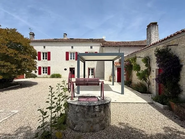 A SAISIR. Belle Maison de Caractère Rénovée Avec Prestations