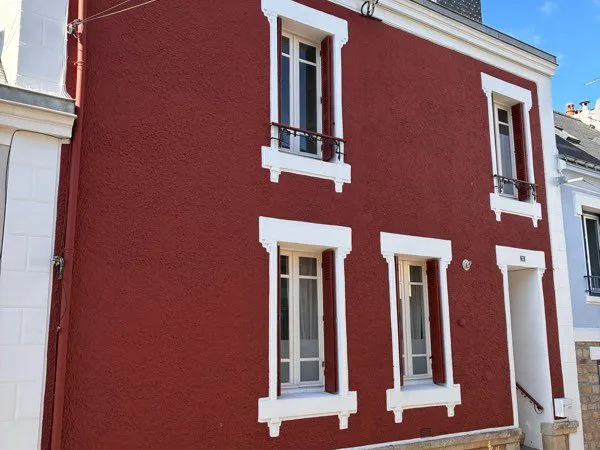 Maison familiale de 1913 rénovée, 4 chambres avec jardin clos exposé Sud
