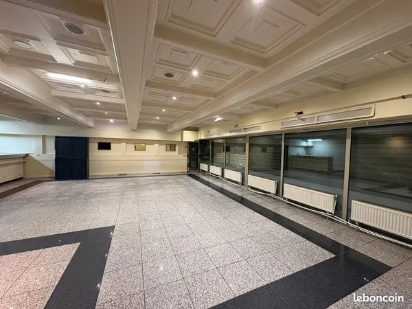 MURS à VENDRE 198m² AUBERVILLIERS Idéal activité médical ou Alimentaire