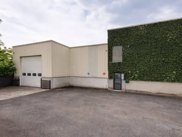 À VENDRE Local d'activité avec dépôt, bureaux et logement