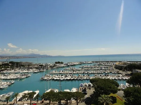 Appartement 115,90m² + 174,90m² de terrasse