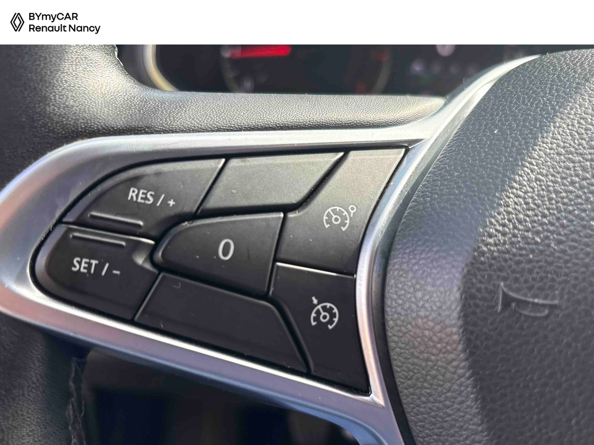 Renault Clio TCe 100 — photo 20