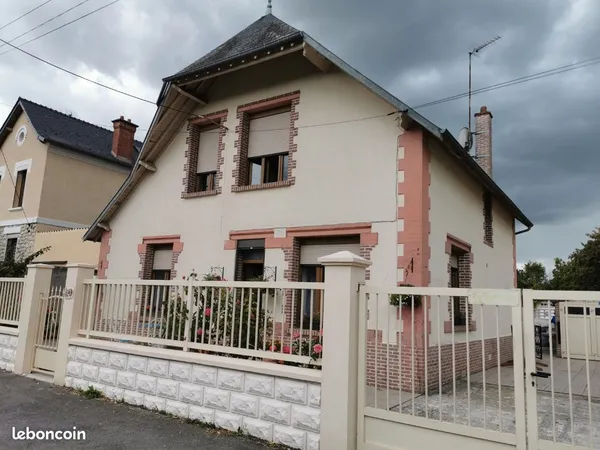 Maison individuelle 137m carrés dans village avec commerces