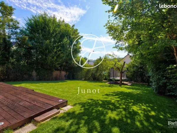 Maison 7 pièces 215 m²