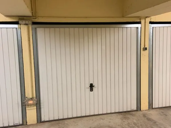 Loue garage à Hyères