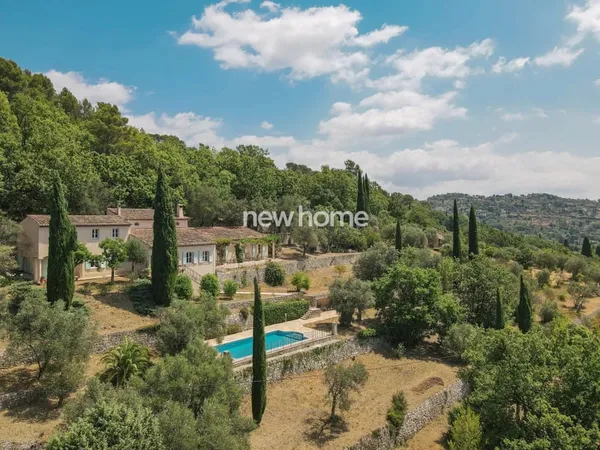 Belle propriété avec vue magnifique, pisicne et 3 garages