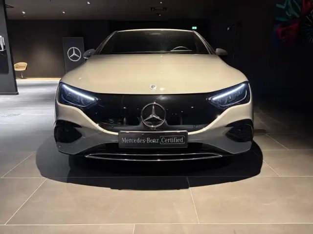 Mercedes Eqe 300 — photo 42
