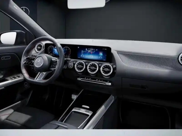 Mercedes Gla 180 d amg line — photo 9