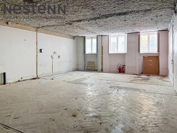 Local professionnel et commercial - 1ier étage - Cordeliers - Plateau à rénover