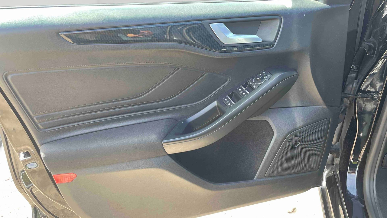 Ford Focus SW 1.0 EcoBoost 155 S&amp;S mHEV Powershift — photo 14