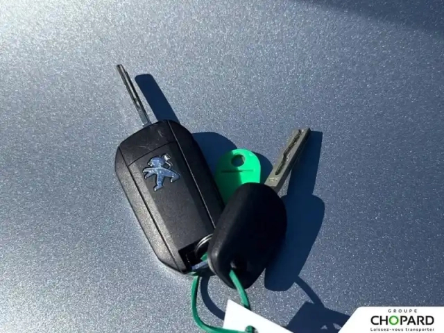 Peugeot 208 puretech 75 s&amp;s bvm5 — photo 21