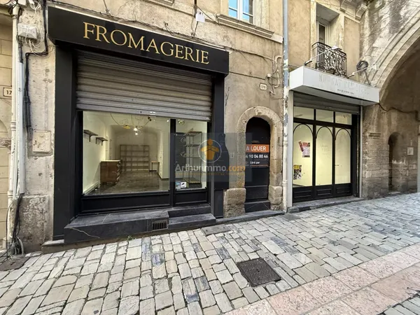 LOCAL COMMERCIAL 62m² APT