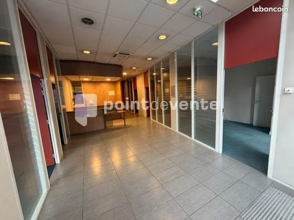 Local commercial 225 m²