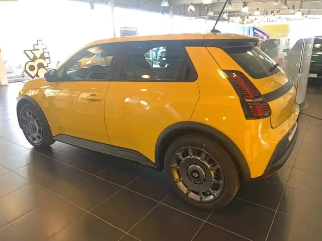 Renault 5 renault  e-tech electrique 120 ch autonomie urbaine — photo 3