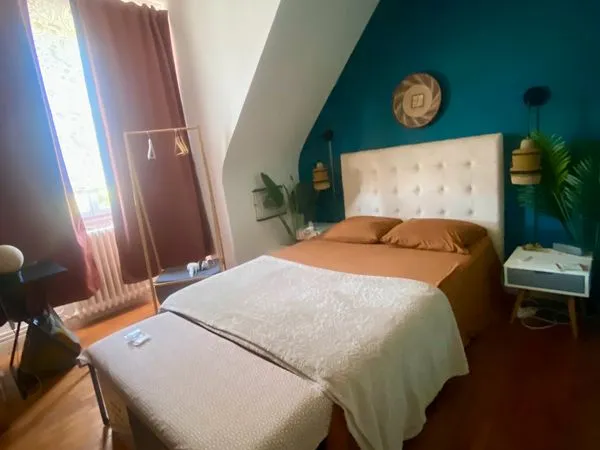 Loue etage indépendant 35m2 avec chambre SDB et toilettes - micro onde cafetière