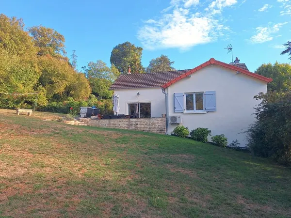 Maison en pierre de 2 chambres avec jardin et caves voûtées