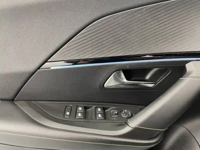 Peugeot 2008 puretech 130 s&amp;s eat8 — photo 32
