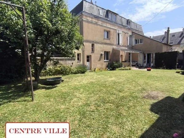 Maisons centre ville, garages et jardin